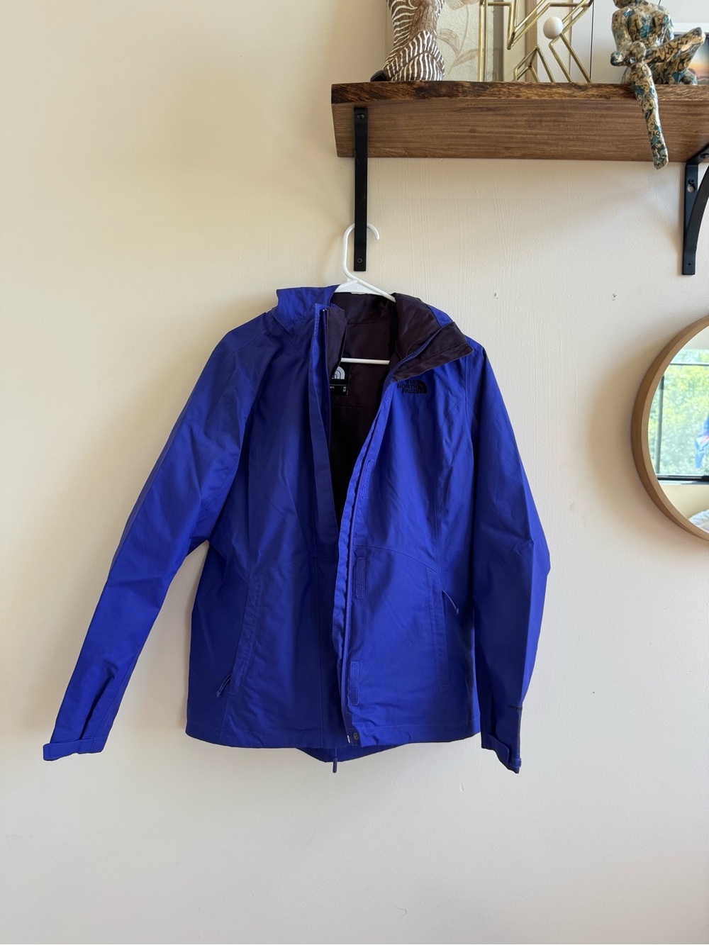 The North Face Women’s Blue Waterproof Rain Shell Jacket Size M Hooded Hiking Go